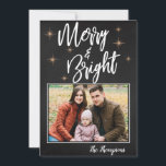 Cute Chalkboard Brush Font MERRY BRIGHT Photo Feestdagenkaart<br><div class="desc">Schattigee Krijtborstel Font MERRY BRIGHT Photo Holiday Kaart. Het ontwerp heeft krijtbordachtergrond en ruimte voor een afbeelding met MERRY en BRIGHT geschreven in penseellettertype. Stuur naar familie en vrienden deze elegante, eenvoudige krijtbord foto vakantie kaart. Kan volledig worden aangepast. Voor verdere aanpassingen, neem gerust contact met mij op via mypaperlove2021@gmail.com...</div>