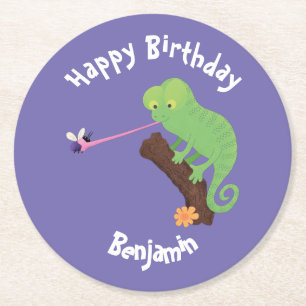 Cute chameleon die een bug cartoon vangt ronde kartonnen onderzetter