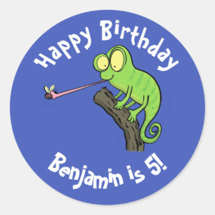 Cute chameleon die een bug cartoon vangt ronde sticker