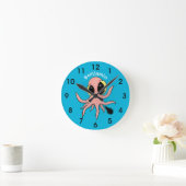 Cute, cheeky baby octopus cartoon ronde klok (Huis)