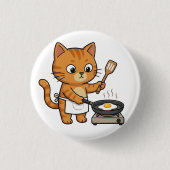 Cute Chef Cat Frying Egg Button (Voorkant)
