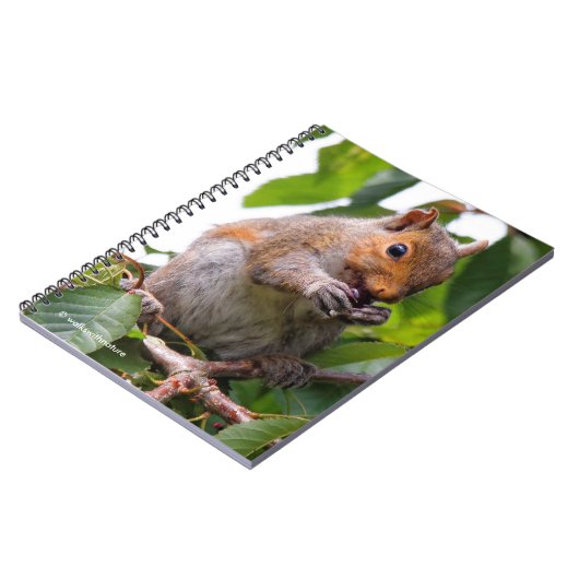 Cute Cherry schopend oostelijke grijze eekhoorn Notitieboek (Linkerzijde)
