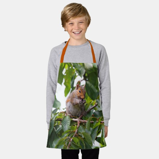 Cute Cherry schopend oostelijke grijze eekhoorn Schort (Gedragen)
