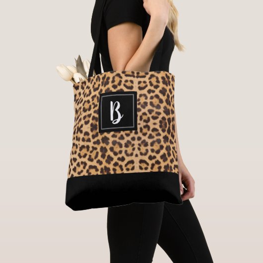 Cute Chic Leopard Animal Print Brown Black Initiaa Tote Bag (Dichtbij)