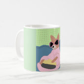Cute Chihuahua Chiweenie roze robe illustratie Koffiemok (Voorkant links)
