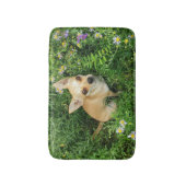 Cute Chihuahua in Grass Meadow Badmat (Voorkant Verticaal)
