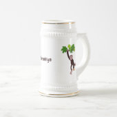 Cute chimpansee in oerwoud hangende cartoon bierpul (Voorkant rechts)