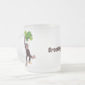 Cute chimpansee in oerwoud hangende cartoon matglas koffiemok (Voorkant links)