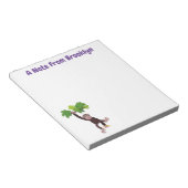 Cute chimpansee in oerwoud hangende cartoon notitieblok (Schuin)