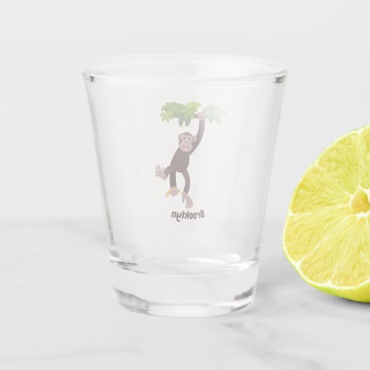 Cute chimpansee in oerwoud hangende cartoon shot glas (Achterkant)