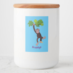 Cute chimpansee in oerwoud hangende cartoon voedselcontainer etiket