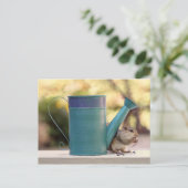 Cute Chipmunk and Watering Can Afbeelding Briefkaart (Staand voorkant)