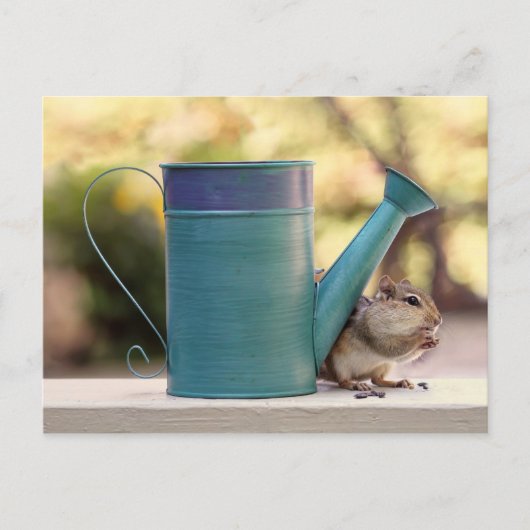 Cute Chipmunk and Watering Can Afbeelding Briefkaart (Voorkant)