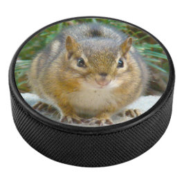 Cute Chipmunk heeft zijn oog op jou Hockey Puck