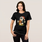 Cute Christmas Penguin with Gift Box Tri-Blend Shirt (Voorkant volledig)