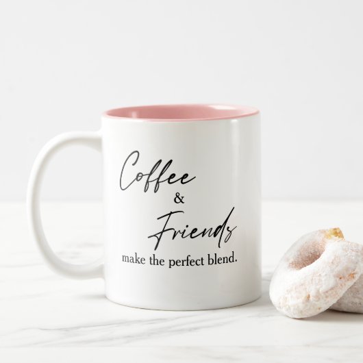 Cute Coffee en Friends Perfect Blend Quote Tweekleurige Koffiemok (Met donut)