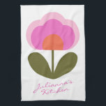 Cute Colorful Retro Scandinavian Flower Custom Theedoek<br><div class="desc">Dit heldere en vrolijke keukengerecht is voorzien van een schattige retro Scandinavische bloemenafbeelding in roze. Pas het aan met jouw naam - of met of zonder het woord keuken toe te voegen. Geweldig cadeauidee!</div>