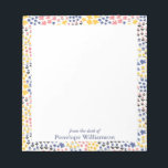 Cute Colorful Scandi Flower Doodles Personalized Notitieblok<br><div class="desc">Een schattig,  modern patroon van kleine bloemen en bloesems in  tinten van gele,  wazige roze en korenbloemblauw,  gepersonaliseerd met jouw naam.</div>