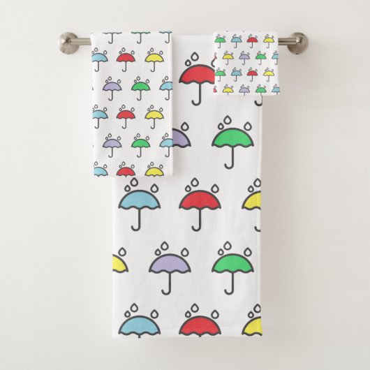 Cute Colorful Umbrellas en Raindrops Pattern Bad Handdoek (Insitu)