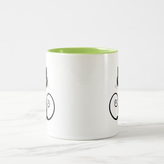Cute Cool Sitting Black Cat met groene ogen Tweekleurige Koffiemok (Center)