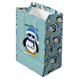 Cute coole pinguin Merry Kerstblauw Personaliseren Medium Cadeauzakje