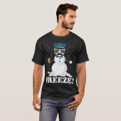 Cute Cop Snowman bevrieste de grappige kerstman va T-shirt (Voorkant volledig)