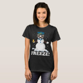 Cute Cop Snowman bevrieste de grappige kerstman va T-shirt (Voorkant volledig)