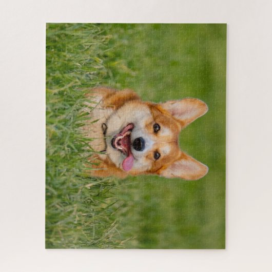 Cute Corgi die in de gras speelt Legpuzzel (Verticaal)