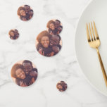 Cute Couple 6 Foto Bachelorette Party Confetti<br><div class="desc">Cute Couple 6-Photo Bachelorette Party Confetti! Viel het gelukkige koppel met dit douane confetti met zes leuke en gedenkwaardige foto's. Verplaats de confetti op je partijtafels of voeg deze voor een unieke en persoonlijke aanraking op in je partijvoordeelttas. Deze confetti is perfect om wat plezier en opwinding toe te voegen...</div>
