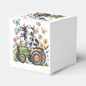 Cute Cow on Tractor Boy Birthday Party Bedankdoosjes (Achterkant)