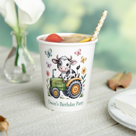 Cute Cow on Tractor Boy Birthday Party Papieren Bekers (Insitu)