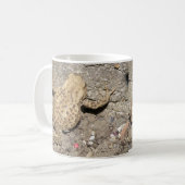 Cute Crawling Toad Coffee Mok (Voorkant links)