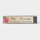 Cute Crayon Apple Personalized Wooden Teacher Bureau Naambordje (Voorkant)