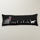 Cute Crazy Cat Lady, grijze witte katten op zwart Lichaamskussen (Achterkant)