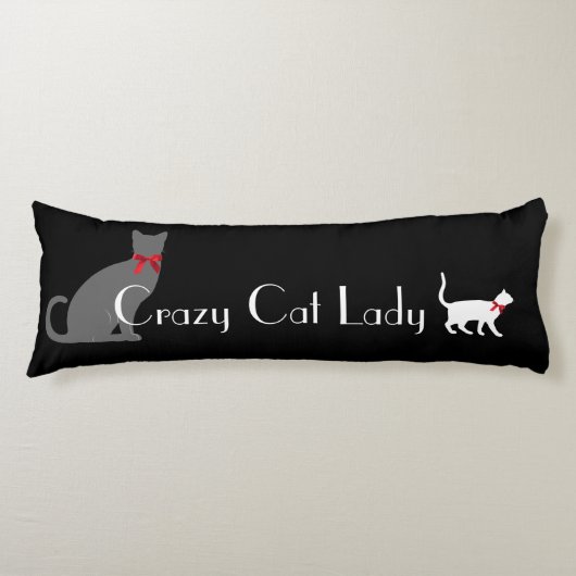 Cute Crazy Cat Lady, grijze witte katten op zwart Lichaamskussen (Voorkant)