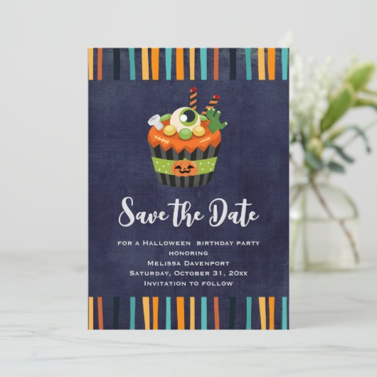 Cute & Creepy Halloween Cupcake met Big Eyeball Save The Date (Staand voorkant)