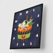 Cute & Creepy Halloween Cupcake met Big Eyeball Vierkante Klok (Hoek)