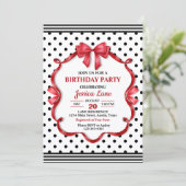 Cute Crimson Bow Birthday Invitation Kaart (Staand voorkant)