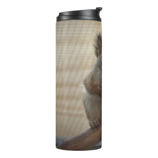 Cute Crouching Squirrel op Branch Thermosbeker (Gedraaid links)