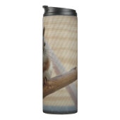 Cute Crouching Squirrel op Branch Thermosbeker (Geroteerd rechts)