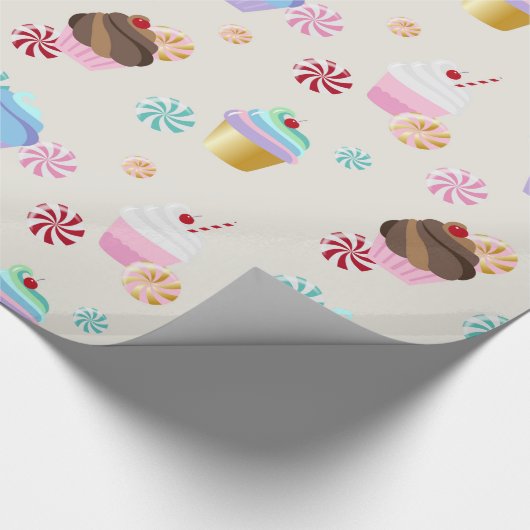 Cute Cupcake and Candy Pattern for Birthday Party Cadeaupapier (Hoek)