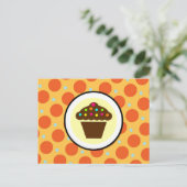 Cute Cupcake on Oranje Blue Yellow Polka Dots Briefkaart (Staand voorkant)