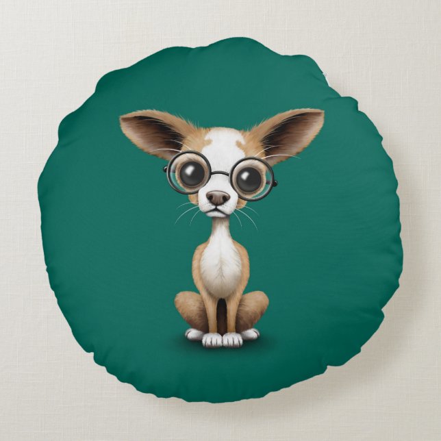 Cute Curious Chihuahua Wearing Eye Glasses Blauwgr Rond Kussen (Achterkant)