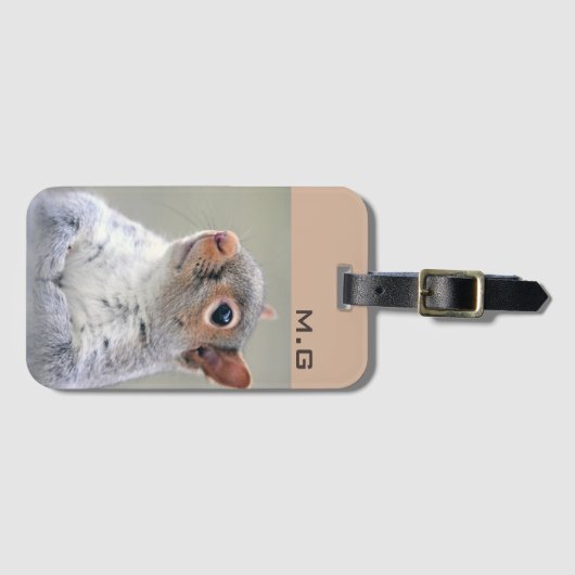 Cute Curious Squirrel Profiel Foto Monogram Bagagelabel (Voorkant (horizontaal))
