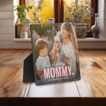 Cute Custom Photo Keepomwille MOMMY Cft Fotoplaat<br><div class="desc">Moderne Aangepaste foto met de tekst 'Er is niemand die erg lijkt op MOMMY' met een combinatie van script en sans typografie en een schattig klein hart. Pas de naam/namen aan van wie het afkomstig is. Geweldig cadeautje voor mama op Moederdag,  op de verjaardag of op kerst.</div>