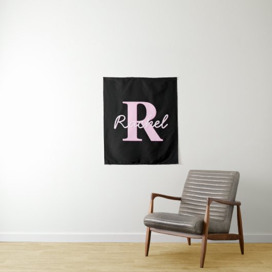 Cute Customizable Monogram | Light Pink & Black Wandkleed (In situ)