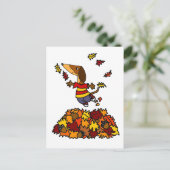 Cute Dachshund Dog Jumping in Leaf Pile Briefkaart (Staand voorkant)