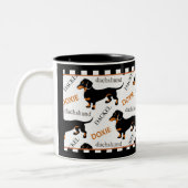 Cute Dachshund Doxie Black en Tan Pattern Tweekleurige Koffiemok (Links)