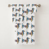 Cute Dachshund in een Psychedlic Zebra Pattern Bad Handdoek (Insitu)