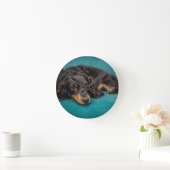 Cute Dachshund Laying Down Ronde Klok (Huis)